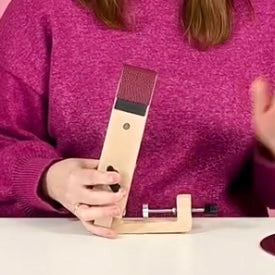 Clé à coudre avec fixation sur table