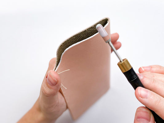 Set d'outils pour le traitement des bords du cuir : Base Coat, peinture pour bords, rouleau pour bords, éponge abrasive