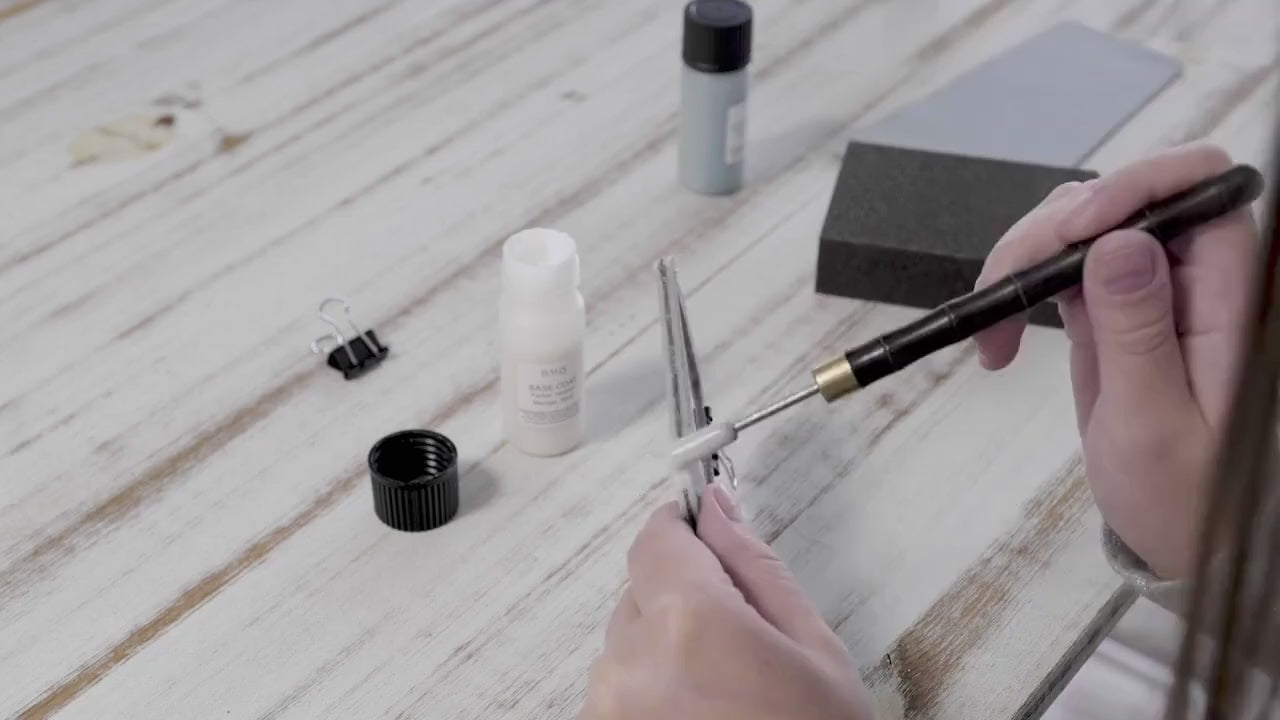 Set d'outils pour le traitement des bords du cuir : Base Coat, peinture pour bords, rouleau pour bords, éponge abrasive
